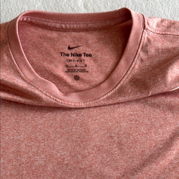 Nike Pink T-Shirt - Picture 2 of 3